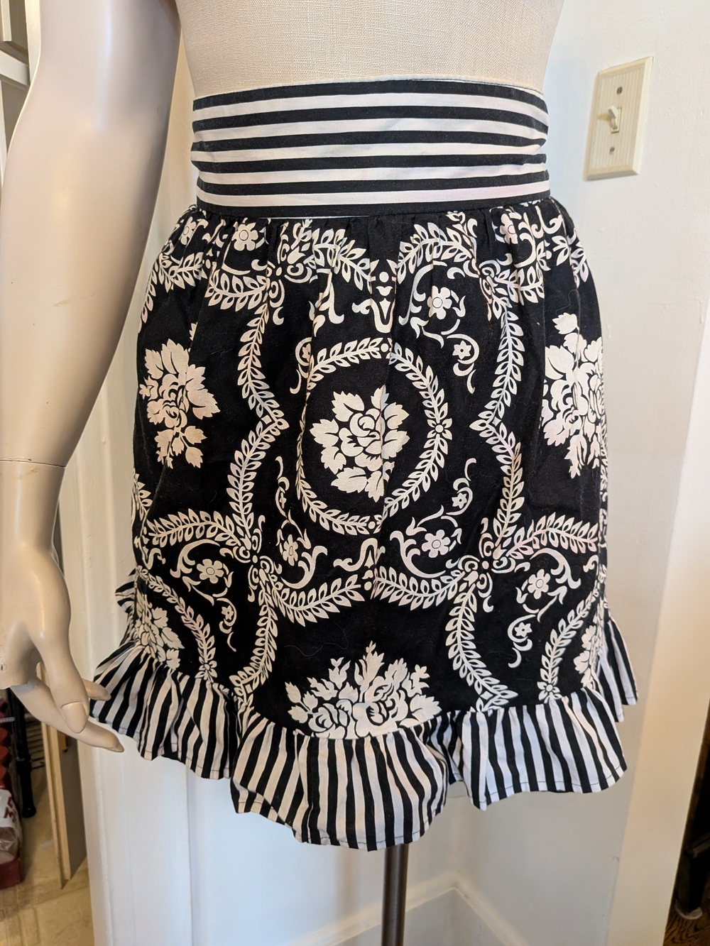 Apron In Floral & Striped Black & White